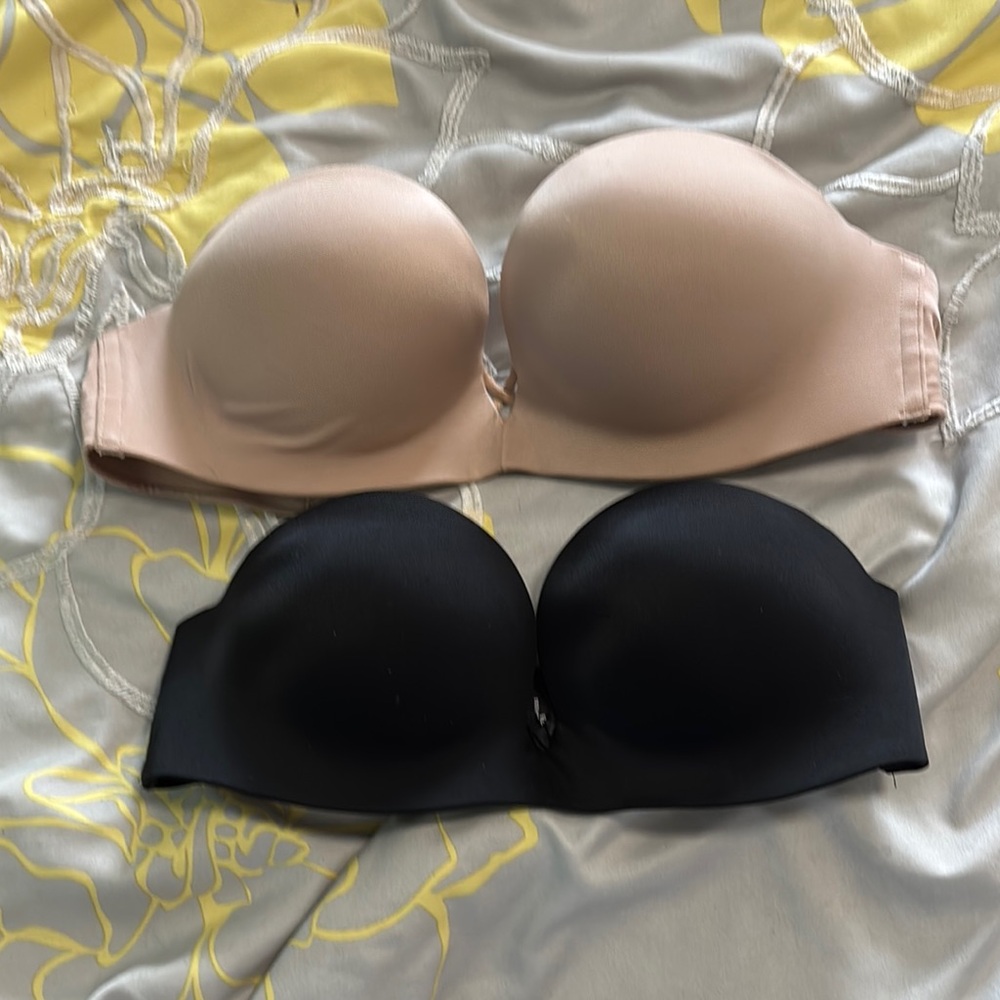 Victoria's Secret Black and Cream Seamless Bras